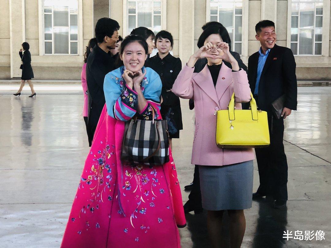 朝鮮女導遊很漂亮，她們畢業於什麼大學？-圖1