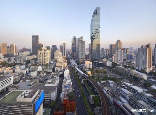 泰國花46億建造第一高樓，白天看著像爛尾樓，一開燈驚艷眾人！-圖1