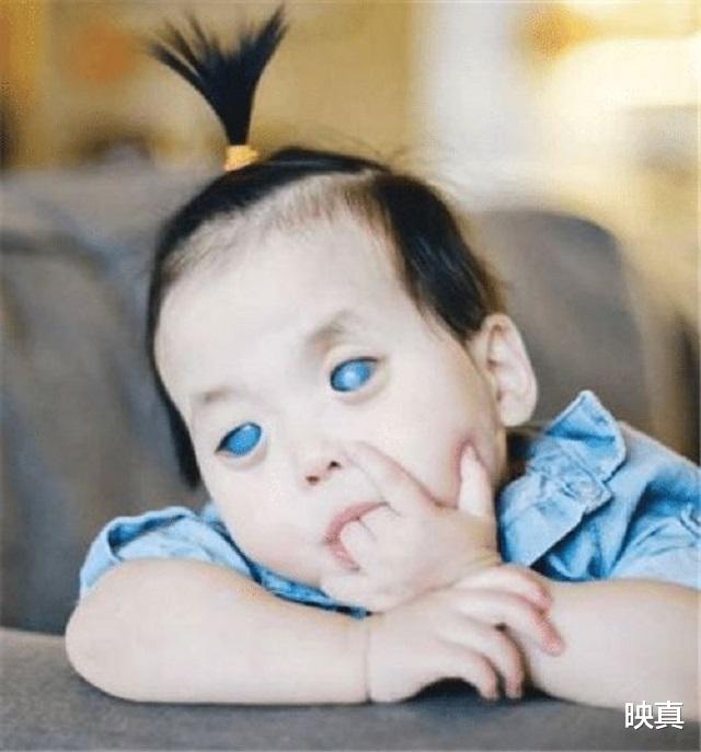 中國“藍眼睛”女孩，出生後被拋棄，被美國夫婦領養後，如今怎樣-圖1