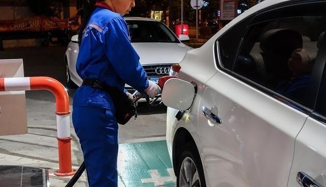 油價調整消息：今天4月15日，全國加油站柴油；92、95汽油調後價-圖1