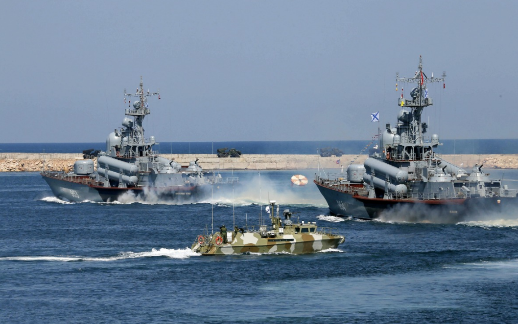 絕! 俄羅斯“堵住”刻赤海峽, 烏克蘭演習艦船無法回港-圖1