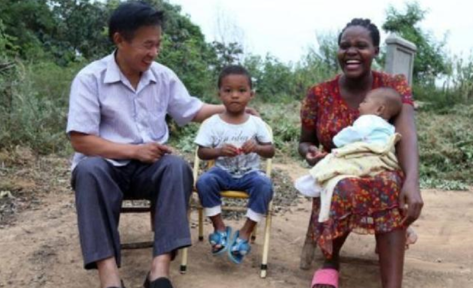 43歲河南農民娶回小18歲非洲妻子，8年時間過去，一傢人現狀如何-圖1