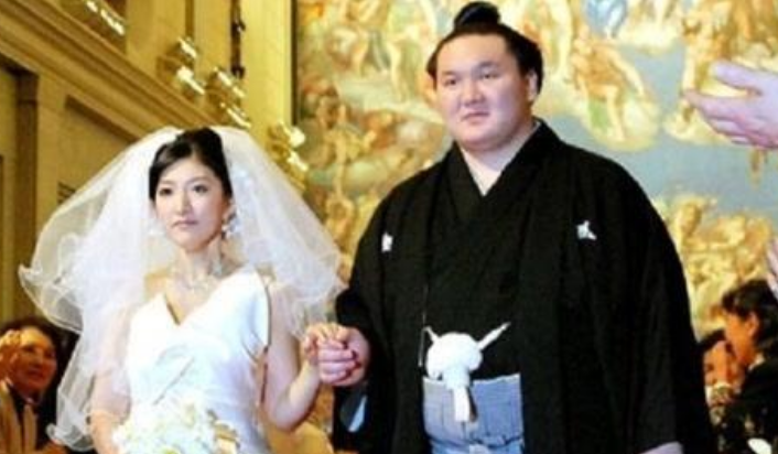 日本相撲又肥又醜，為何日本女孩爭著嫁？原因很簡單-圖1