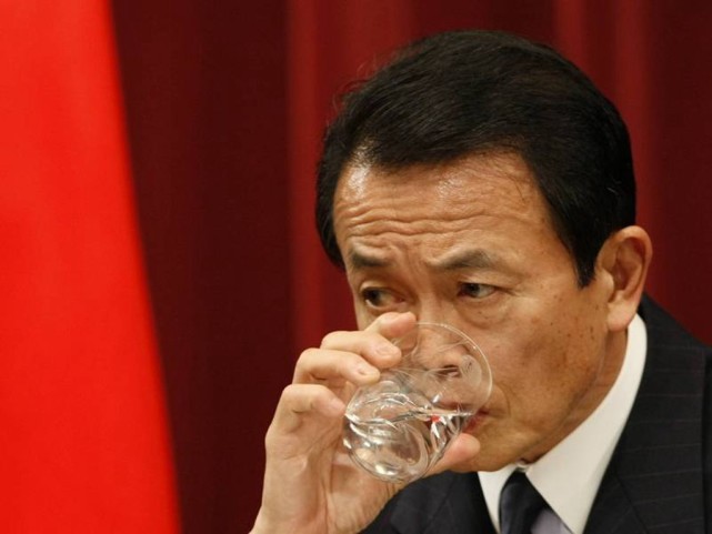 日本麻生太郎稱核廢水可飲用 臺教授：日本每年每人飲500ml可喝光-圖1