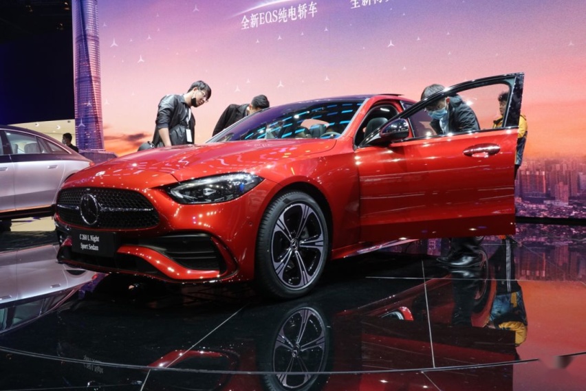 2021上海車展丨大屏更具科技感 新款奔馳C級長軸版首發-圖1