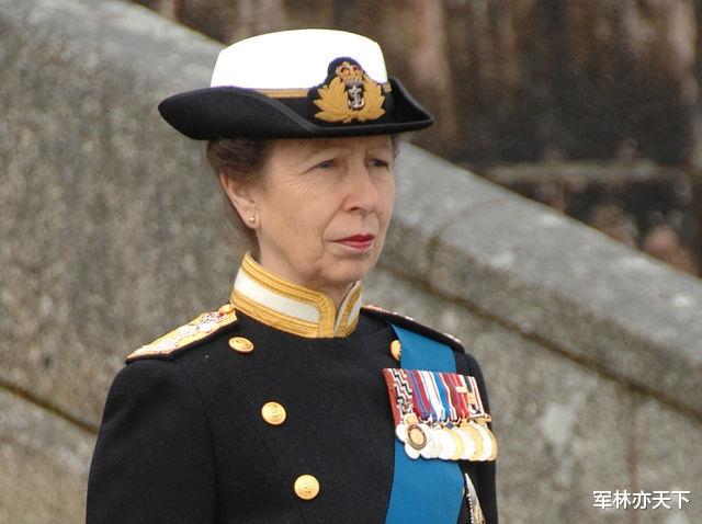 英國女王唯一的女兒安妮長公主，空軍元帥軍銜，擔任過28個軍職-圖1