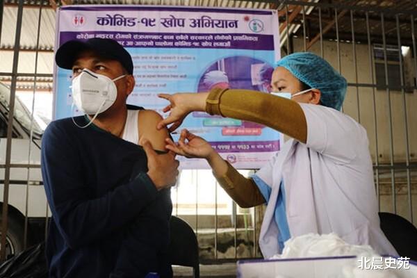 印度商人湧入尼泊爾，要求接種中國疫苗，尼衛生部：優先本國民眾-圖1