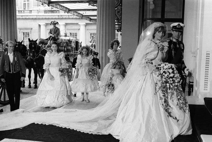 戴安娜王妃的結婚照，還原1981年轟動全球的世紀婚禮！你看過瞭嗎-圖1