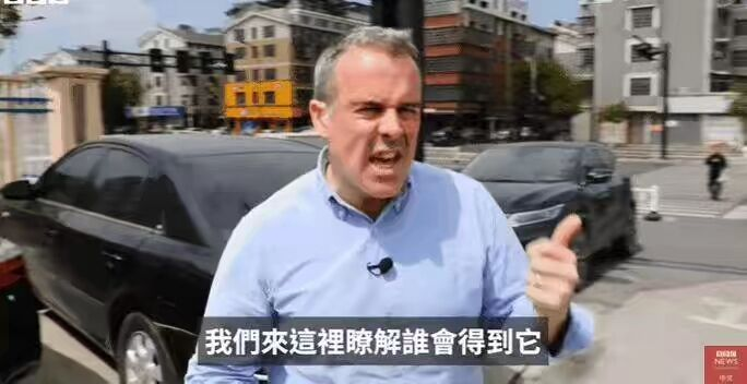 BBC記者在中國街采被三連懟 隻能笑著緩解尷尬-圖1