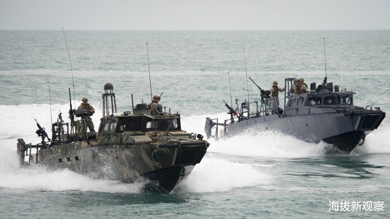 正式打響第一槍！大批伊朗軍艇高速逼近美艦，美軍拉響警報開火瞭-圖1