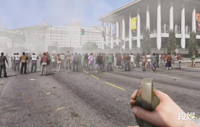 用《GTA5》模擬國外抗議現場實況，丟瞭顆手雷進去會怎樣？-圖1