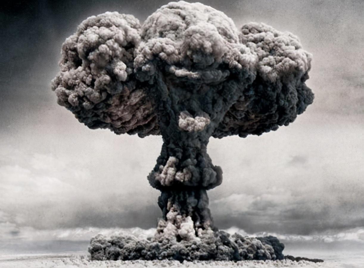 原子彈很厲害，一個距爆心300米的日本女人卻活瞭下來，為啥？-圖1