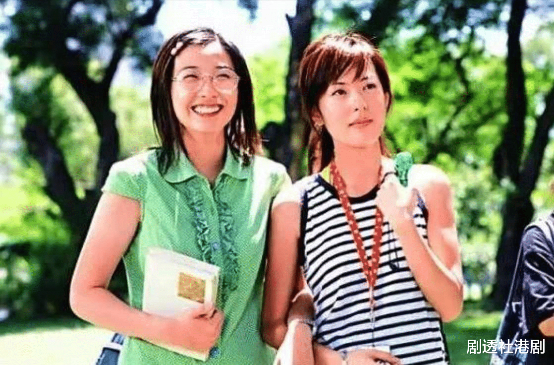 40歲TVB“最佳女友”拍片賣萌，雙眼皮變深，網友：越來越像米雪-圖1
