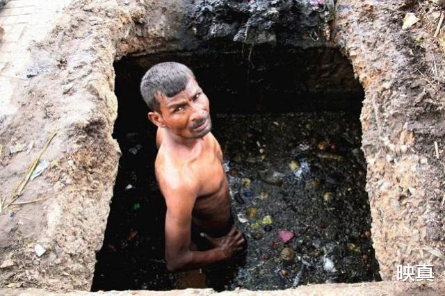 印度掏糞工：全身浸入糞水無防護，月工資1300元，每5天有1人死去-圖1