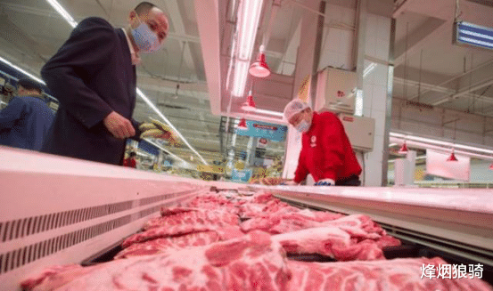 豬肉價格持續性下跌，為何老百姓反而不願意買瞭？真實原因太現實-圖1
