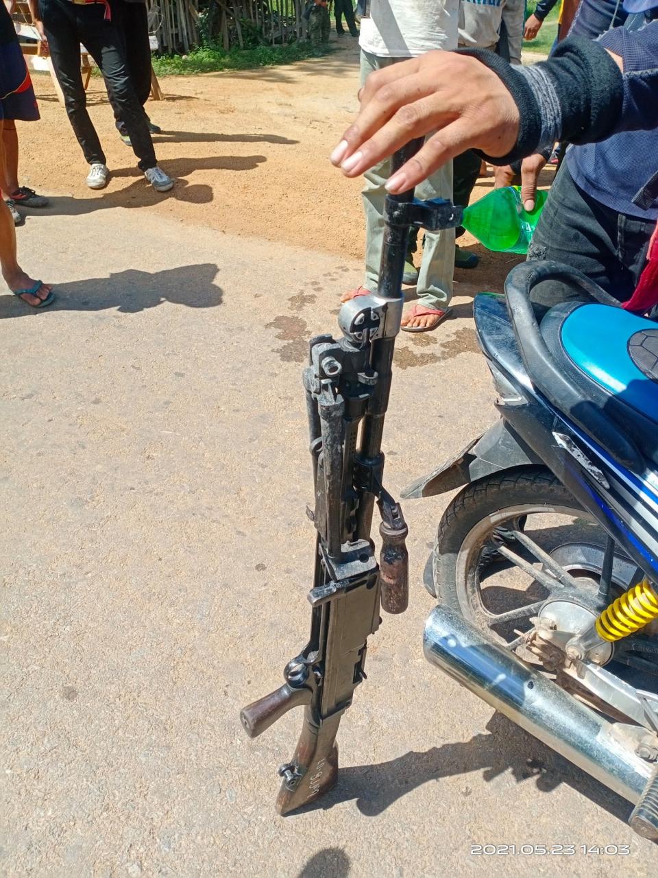 克耶邦民間武裝攻打緬甸警察部隊後繳獲的佈倫輕機槍-圖1