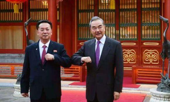 鮮血凝成的友誼永遠銘記！朝鮮大使來華，王毅一句話響徹全球-圖1