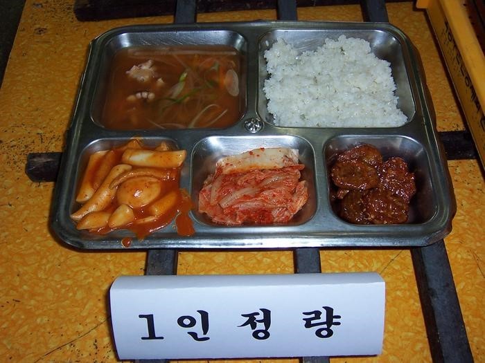 難怪韓國人逃兵役成風，原來連飯都吃不飽，跟我軍夥食比差遠瞭-圖1