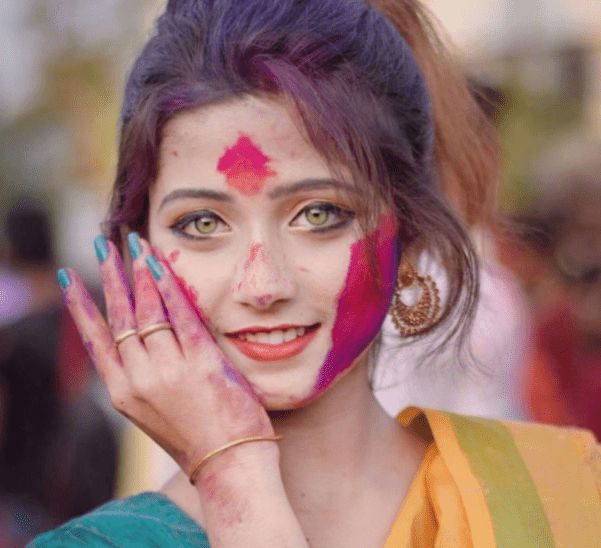 當年走紅網絡的印度女孩，憑一雙橄欖綠眼睛勾人心魄，如今怎樣？-圖1