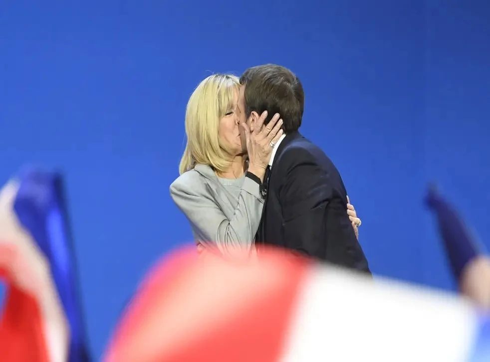 法國總統馬克龍娶瞭大他24歲的老師，背後是一個男人的成全-圖1