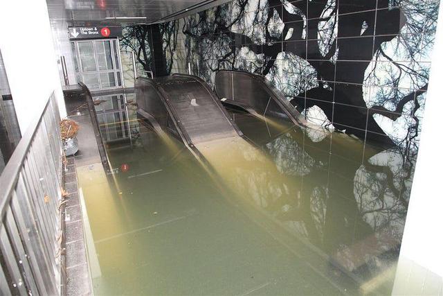 紐約暴雨致多個地鐵站被淹，官方回應：水往低處流，我們做得很好-圖1