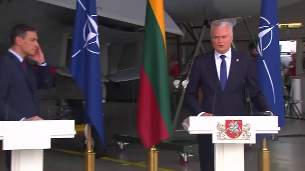 還敢挑釁中俄？立陶宛總統正在開會，俄做瞭一個動作，現場失控-圖1