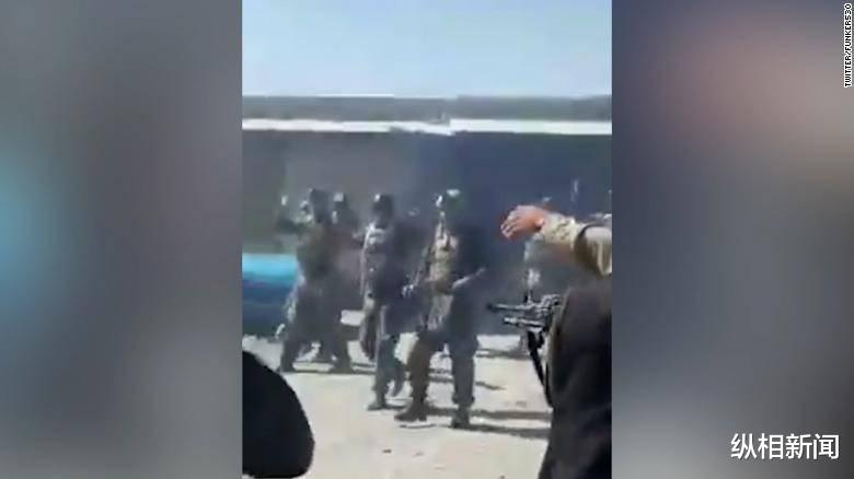疑似處決22名阿特種部隊成員視頻流出，塔利班否認三連，稱是阿政府“公關”視頻-圖1