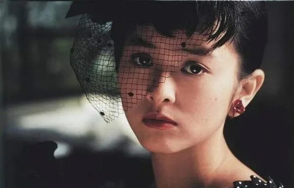 僅次於奧黛麗赫本的美貌，卻淪為豪門棄婦，香港玉女的遭遇你想不到-圖1