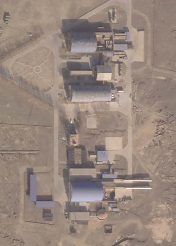衛星暴露新疆神秘建築群，疑似全新飛行器，或為高強度戰爭做準備-圖1