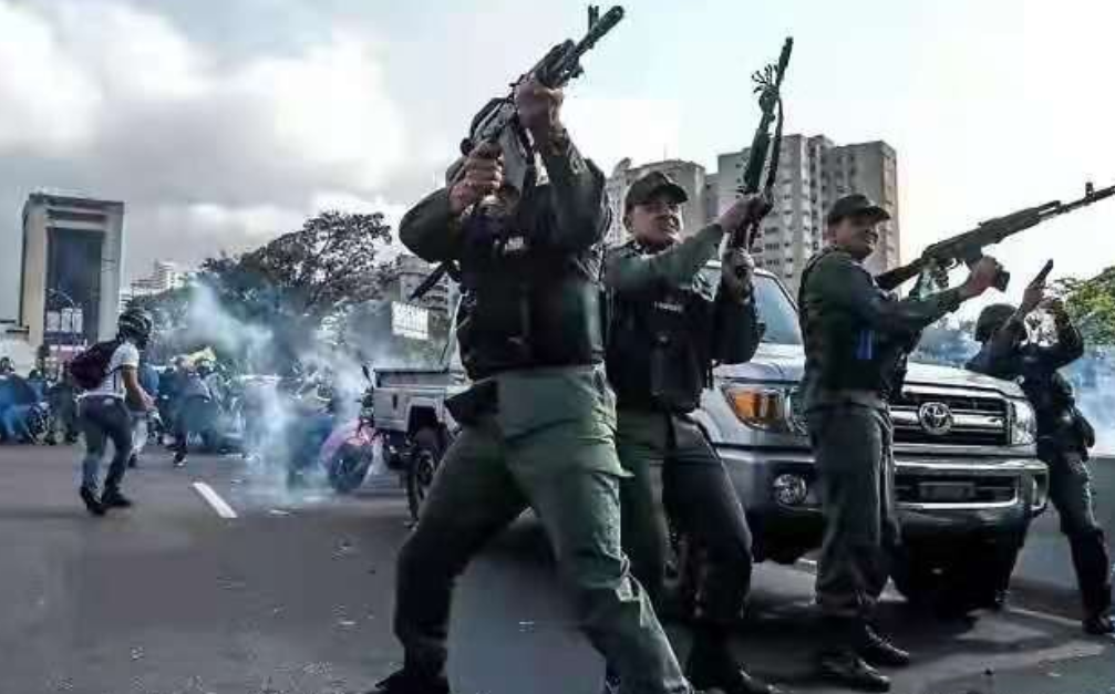 250人敢挑戰30萬人？委內瑞拉遭美國雇傭軍突襲：1個旅正面迎戰-圖1