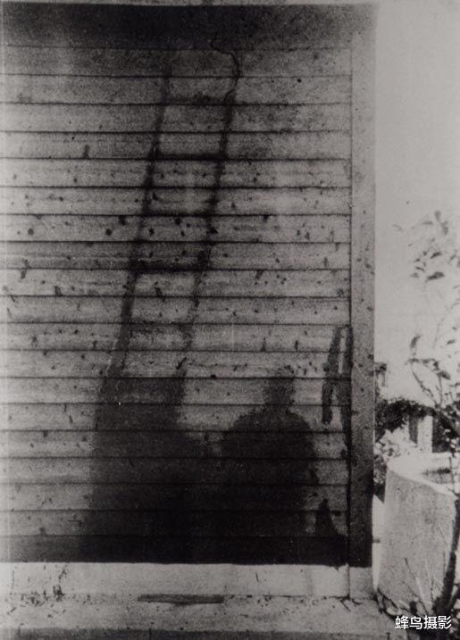 35張活久未見的照片，廣島原子彈爆炸把人印到墻上，螳螂居然吃蛇-圖1