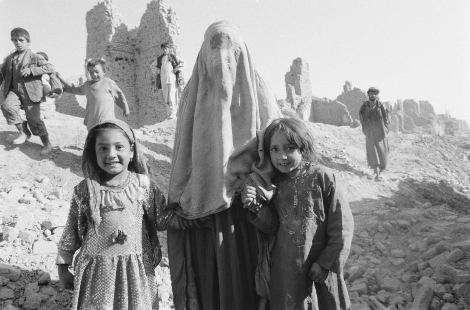 ​罩袍下的國度：廿六年前塔利班統治下的阿富汗女性-圖1