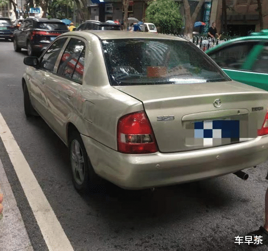 廣東法拉利女司機追尾後辱罵威脅，警方通報：車是租的 已被行拘-圖1