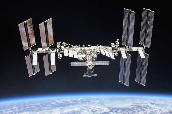 還記得國際空間站漏氣事件嗎？俄媒稱是美國女宇航員故意鉆瞭個孔-圖1