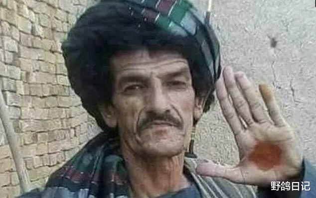 阿富汗“著名喜劇演員”因嘲諷塔利班，被掌摑後槍殺-圖1