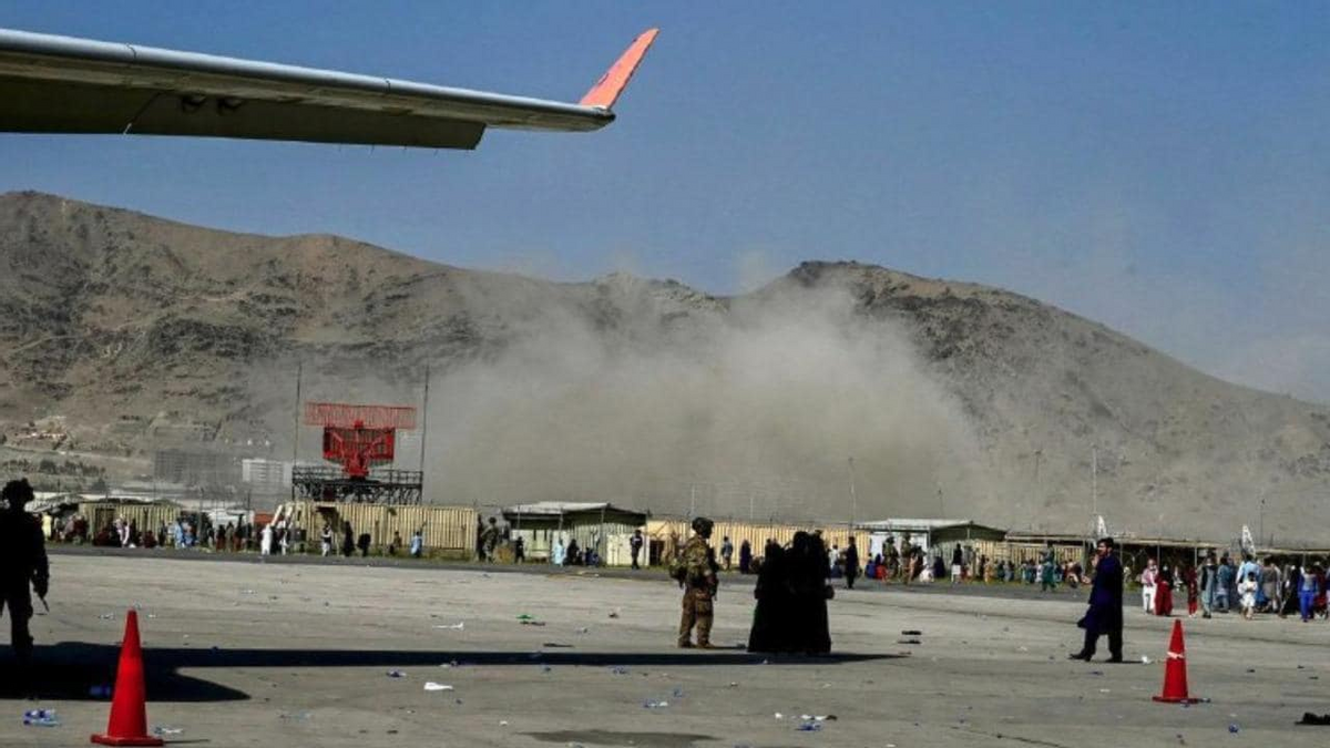 阿富汗喀佈爾機場大爆炸，美軍當場13人喪生，拜登提到增兵反擊-圖1