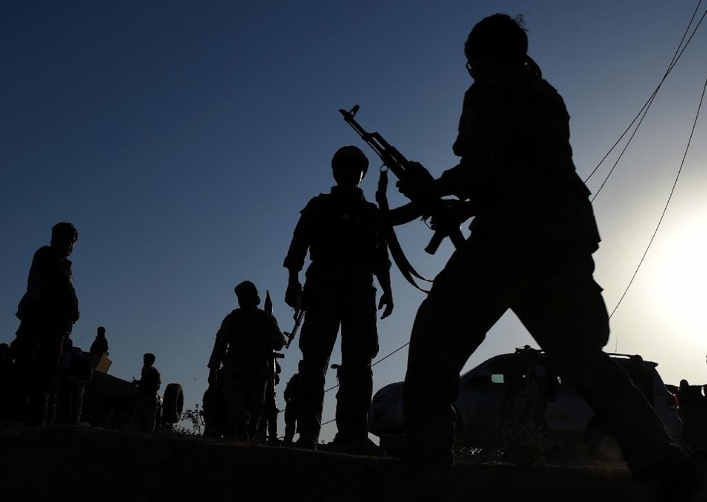 朝天開槍，子彈會去哪？一把槍沒有說服力。阿富汗塔利班慶祝勝利，朝天開槍，至17人死亡-圖1
