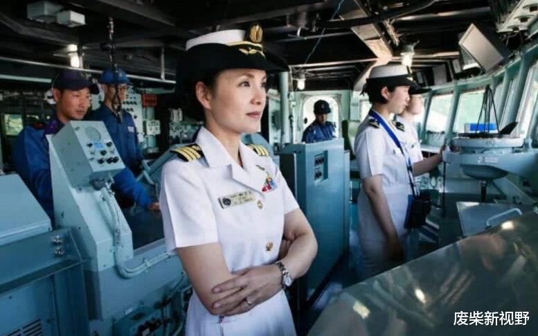 日本自衛隊首位女艦長，四十多歲仍然風韻猶存，很受美軍看好-圖1