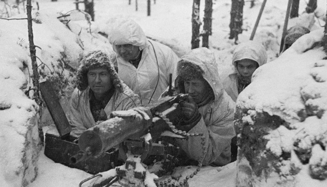 德軍在莫斯科成片凍死，為啥不搶蘇聯人的棉衣？斯大林留瞭一手-圖1