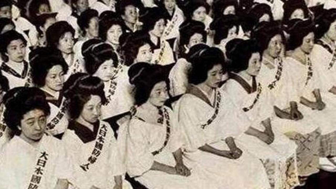 二戰中日本女人有多瘋狂？不僅是獻身士兵那麼簡單-圖1