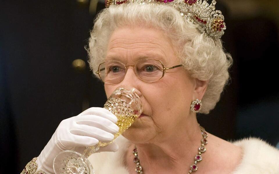 英媒：95歲英國女王在醫生建議下戒酒-圖1