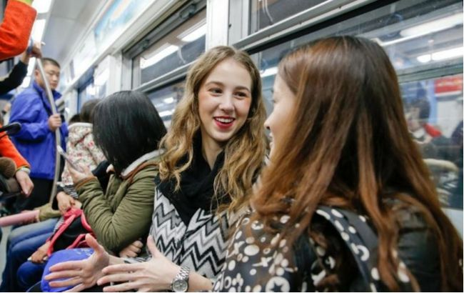 大量烏克蘭女孩來上海目的是啥？網友：表面淘金，實則找如意郎君-圖1
