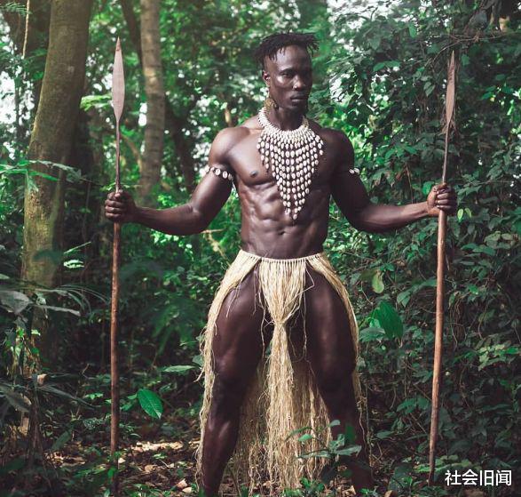 非洲最強壯部落非它莫屬，男性能徒手撕牛肉，女性繁衍時相當狂野-圖1